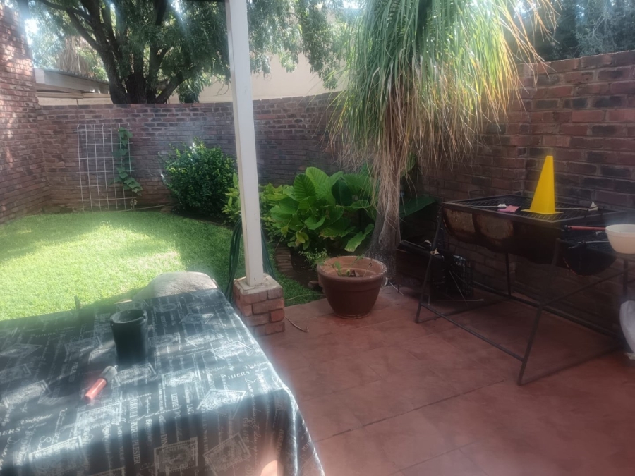 3 Bedroom Property for Sale in Rhodesdene Northern Cape